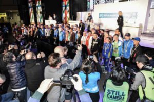 Jörg Löhr mit Laufleidenschaft zur WMM Finisher Medal 18 Gruppenfoto-Marathon-Majors-Tokio