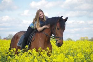 Handy beim Reiten